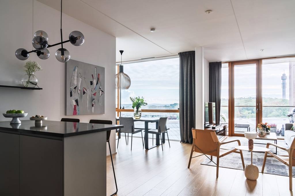 HemstÃ¤dning Stockholm - Modernt vardagsrum med Ã¶ppen planlÃ¶sning