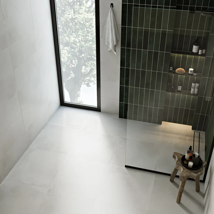 BadrumsstÃ¤dning Stockholm - Modernt badrum med grÃ¶na kakelplattor och stora fÃ¶nster